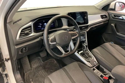Volkswagen T-Roc 2022, photo 3/3