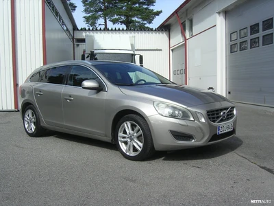 Volvo V60 D5 AWD Summum aut 2012, photo 4/14