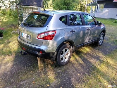 Nissan Qashqai 1.6. 2013, photo 3/15