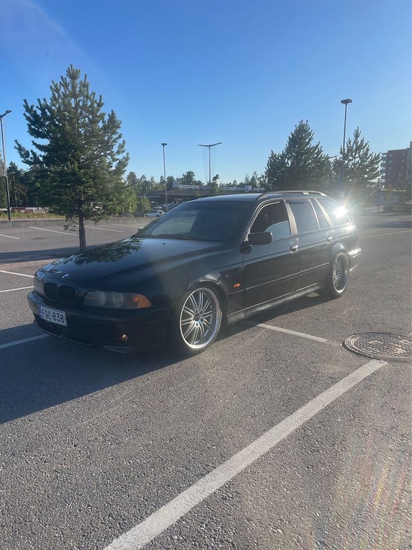 BMW 530