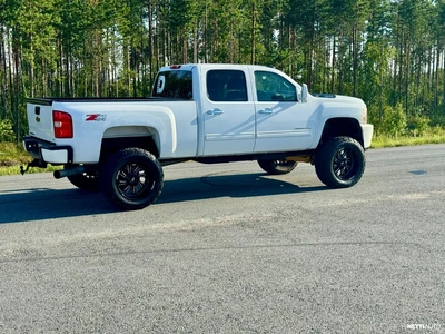 Chevrolet Silverado 2500 HD Crew Cab Z71 2011, photo 6/15