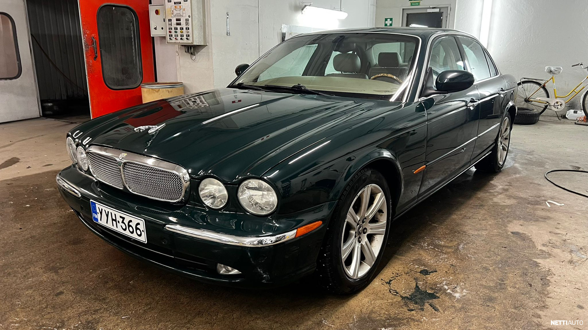 Jaguar XJ8