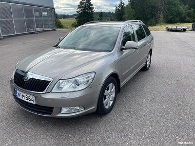 Skoda Octavia Combi 1,8 TSI Elegance 2012, kuva 1/10