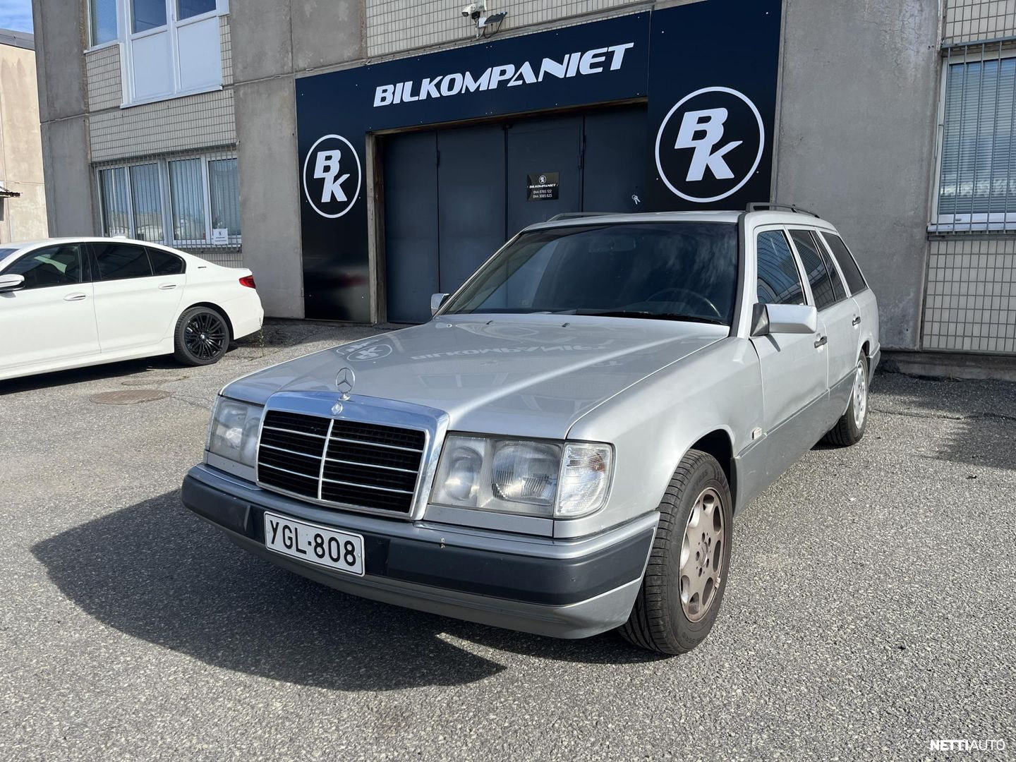 Mercedes-Benz 230