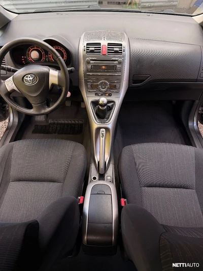 Toyota Auris 2009, kuva 2/8