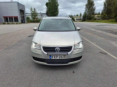 Volkswagen Touran 2010, photo 2/16