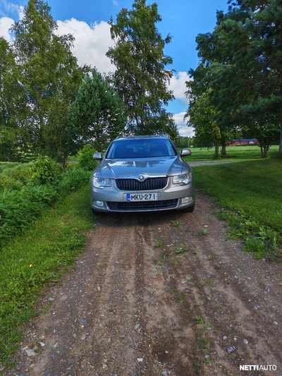 Skoda Superb 2012, kuva 5/11