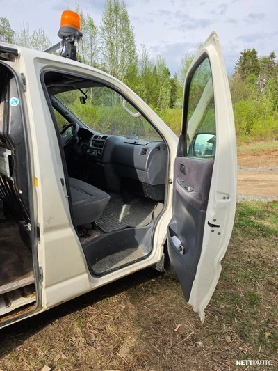 Toyota Hiace 2,5 D-4D 117 5ov 4WD pitkä 2009, photo 7/11