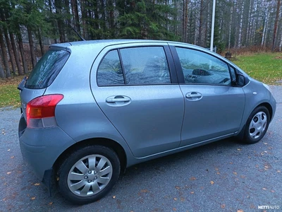 Toyota Yaris 2010, photo 3/7