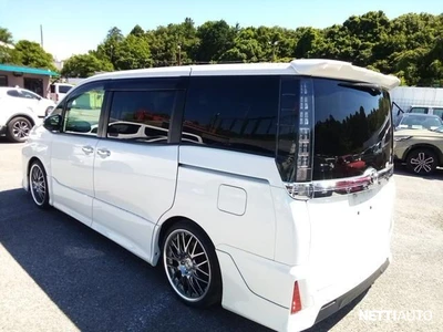 Toyota Voxy 2015, kuva 2/13