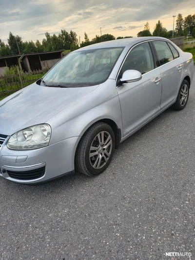 Volkswagen Jetta Comfortline 1,6 85 kW 2006, kuva 1/10