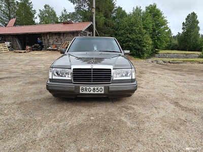 Mercedes-Benz 300 1991, photo 3/13