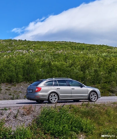 Skoda Superb 2012, kuva 1/11