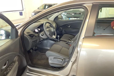 Renault Megane 2012, photo 5/8