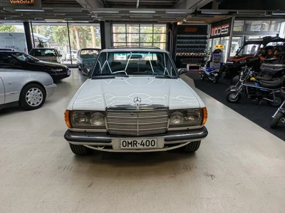 Mercedes-Benz 200 1983, kuva 2/10