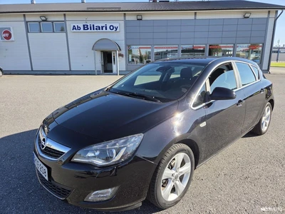 Opel Astra 2011, photo 1/12