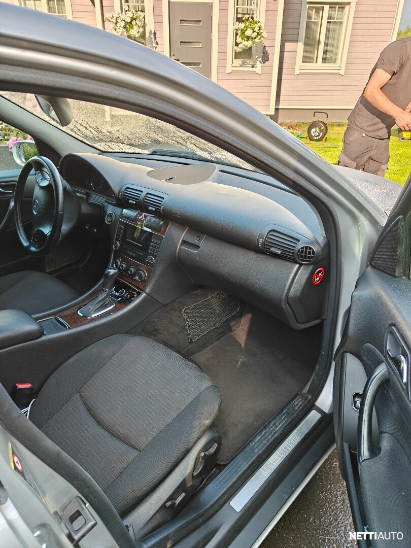 Mercedes-Benz C 200 2004, photo 6/8
