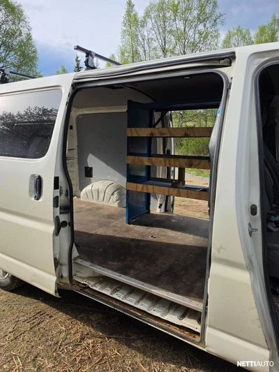 Toyota Hiace 2,5 D-4D 117 5ov 4WD pitkä 2009, photo 6/11