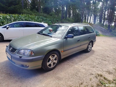 Toyota Avensis 2001, kuva 2/10