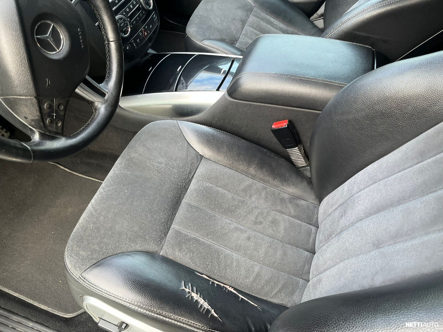 Mercedes-Benz R