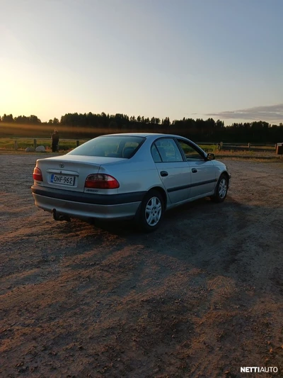 Toyota Avensis 2002, kuva 3/10