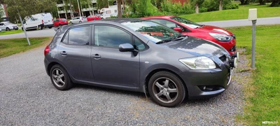 Toyota Auris 2008, kuva 1/3