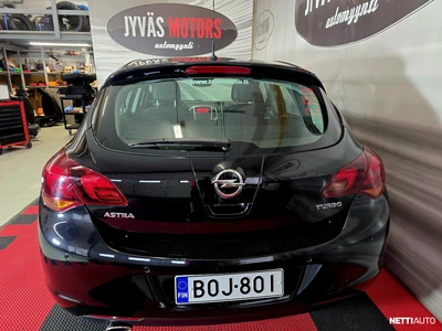 Opel Astra 2010, photo 4/14