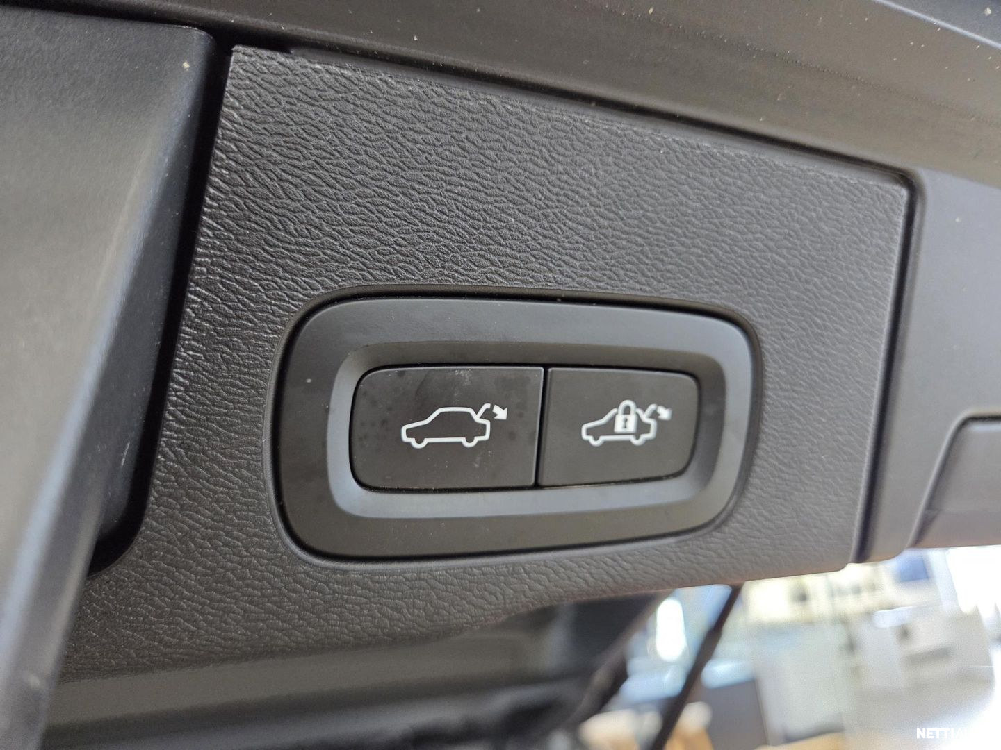 Volvo XC60 2018, photo 3/18