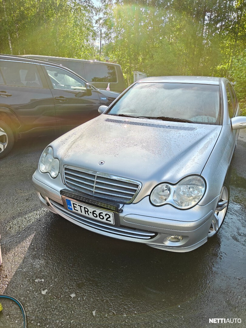 Mercedes-Benz C 200 2004, photo 1/8