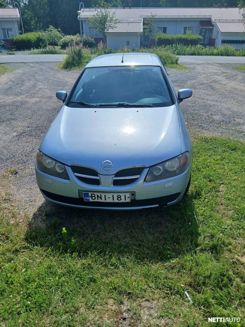 Nissan Almera