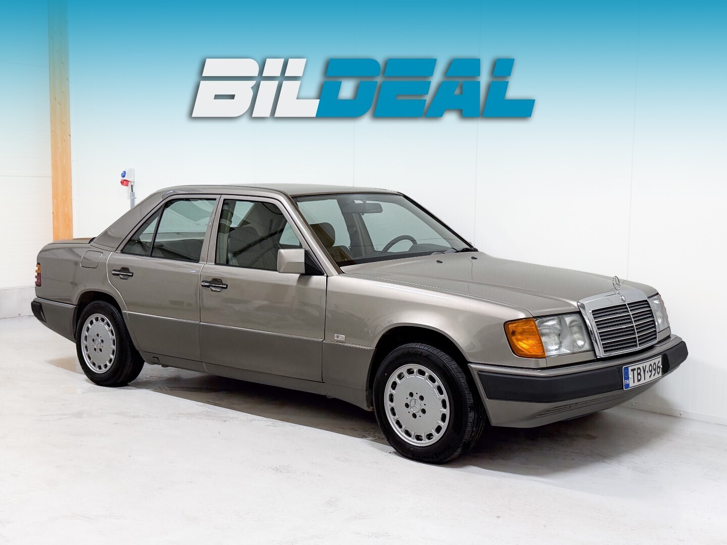 Mercedes-Benz 230