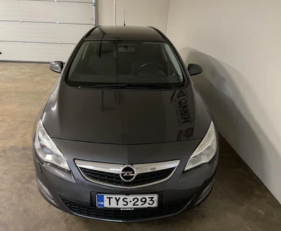 Opel Astra 2012, photo 6/22