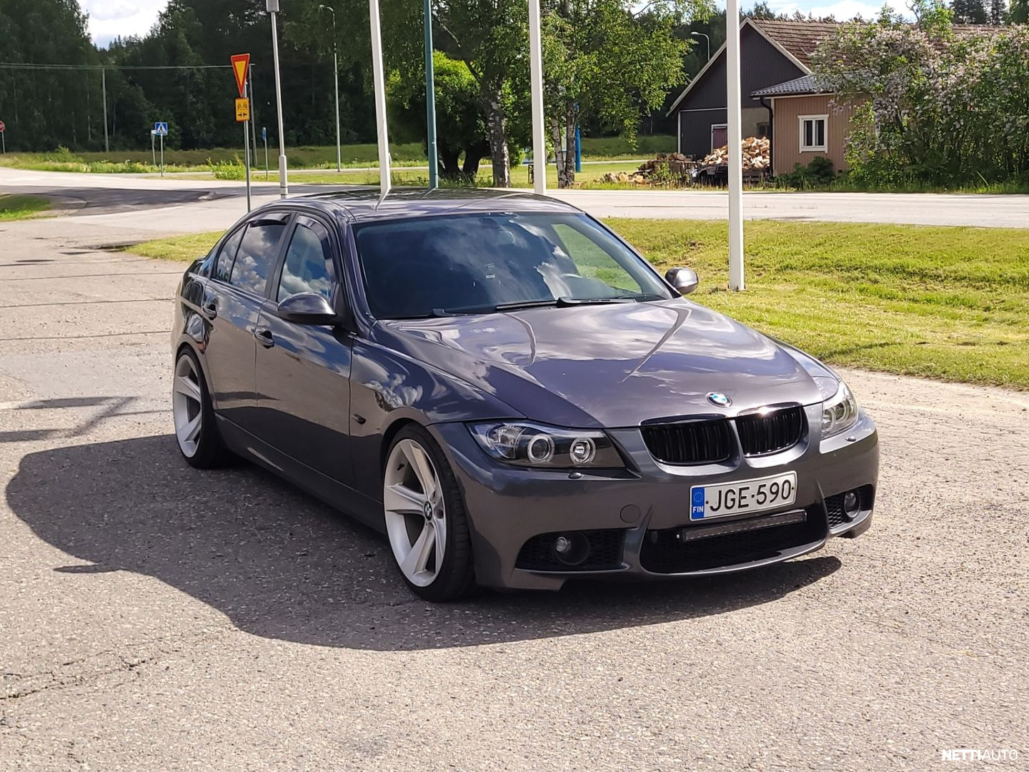 BMW 330
