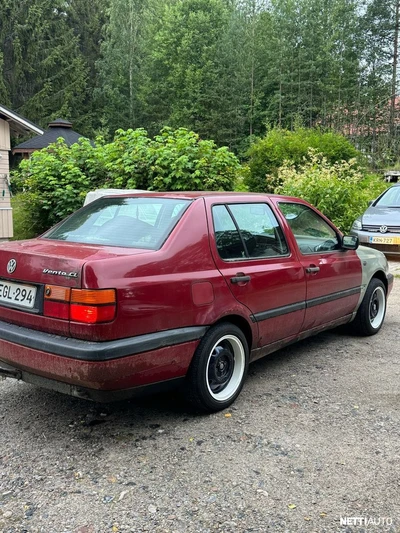 Volkswagen Vento 1995, kuva 1/10