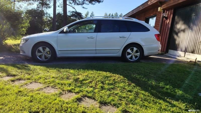 Skoda Superb 2011, kuva 2/10