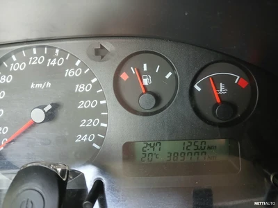 Nissan Almera 2001, photo 7/8