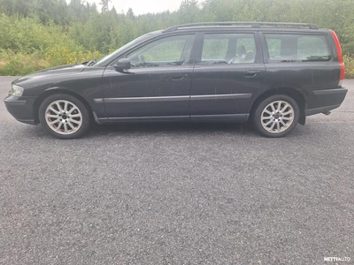 Volvo V70 D5 MUSTAKANTINEN. 2004, kuva 1/10