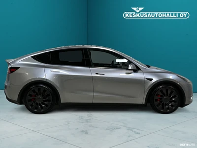 Tesla Model Y Performance 2023, photo 6/26