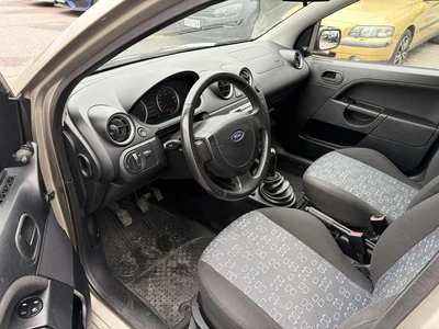 Ford Fiesta 1.3 5d 2004, photo 7/12