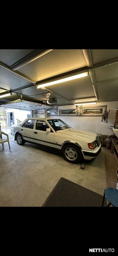 Mercedes-Benz 200 1987, photo 3/3