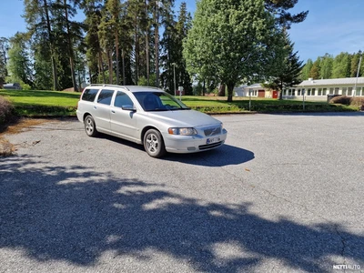 Volvo V70 2.4 D5 (120 kW) 2005, kuva 6/8