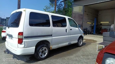 Toyota Hiace 2,4 TDsl 5ov 4WD 1999, photo 3/7