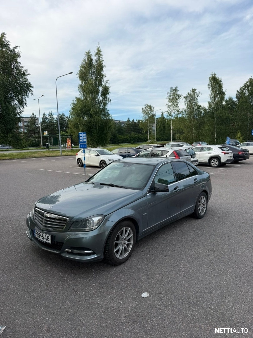 Mercedes-Benz 220
