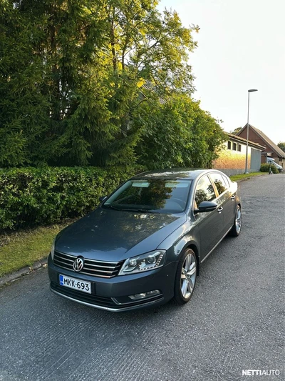Volkswagen Passat 2011, photo 2/9