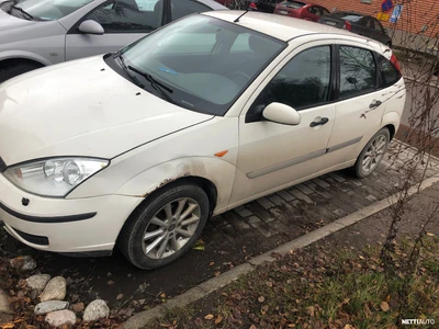 Ford Focus 5 ovinen 2003, kuva 2/8