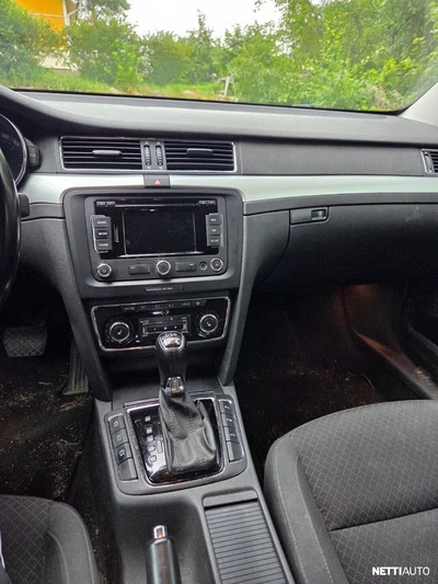 Skoda Superb 2015, photo 7/11