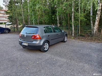 Volkswagen Golf 1.6 bensa 2005, kuva 1/10