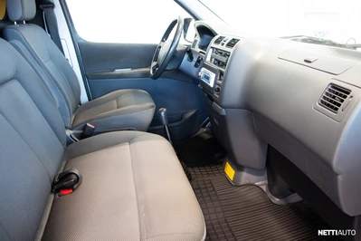 Toyota Hiace 2.5 D-4D 117 5ov 4WD pitkä 2011, photo 6/15