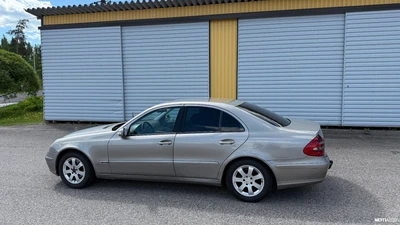 Mercedes-Benz E 200 2003, kuva 4/29