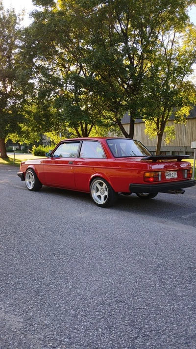 Volvo 242 1981, kuva 2/9